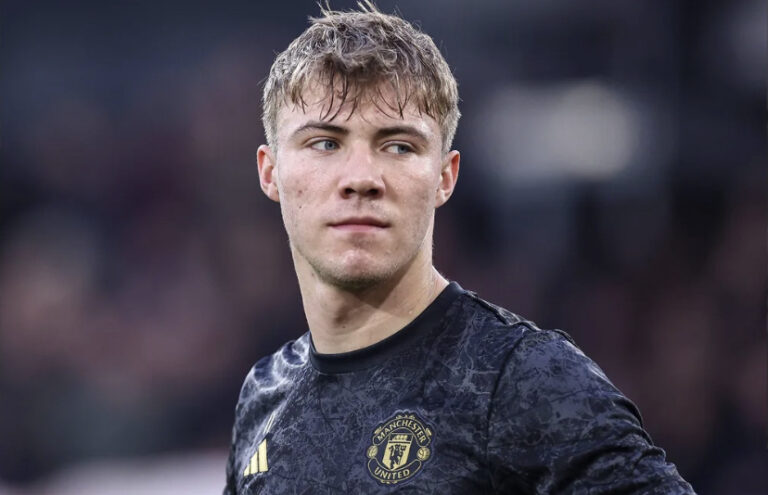 Manchester United  players slammed for making Rasmus Højlund a “childish” striker